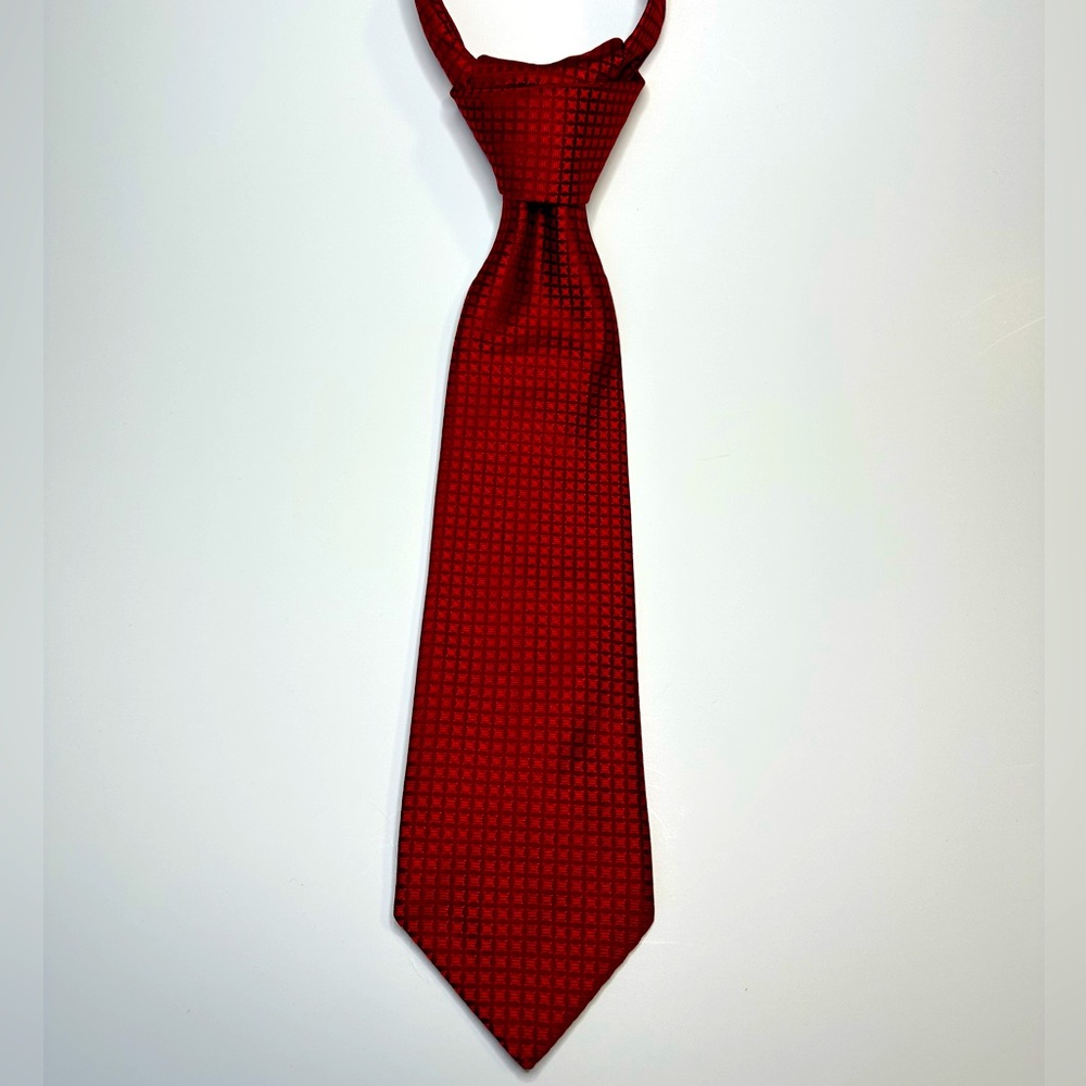 Thomas Pink, Red silk tie